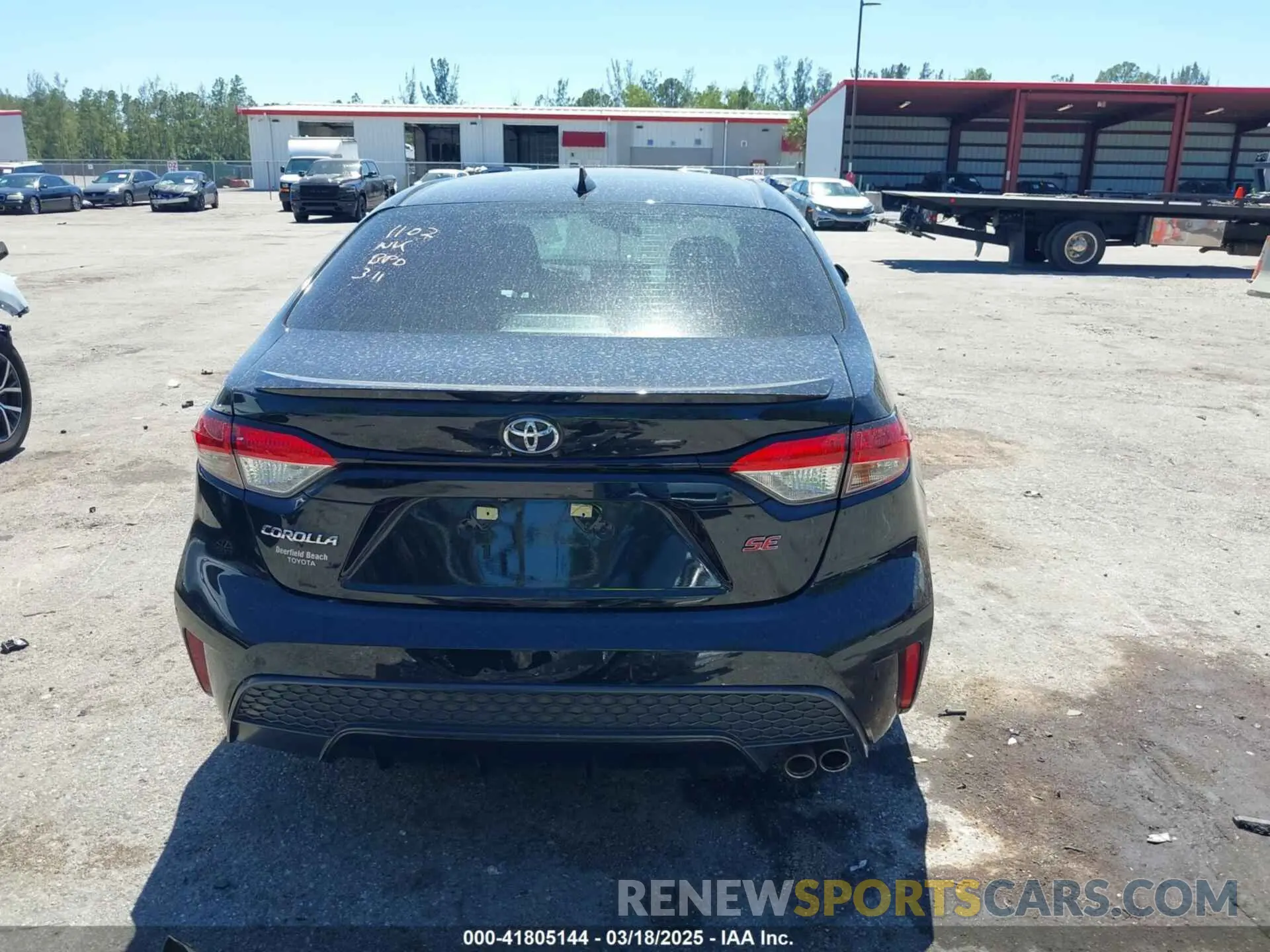 17 Photograph of a damaged car 5YFS4MCE1NP111102 TOYOTA COROLLA 2022