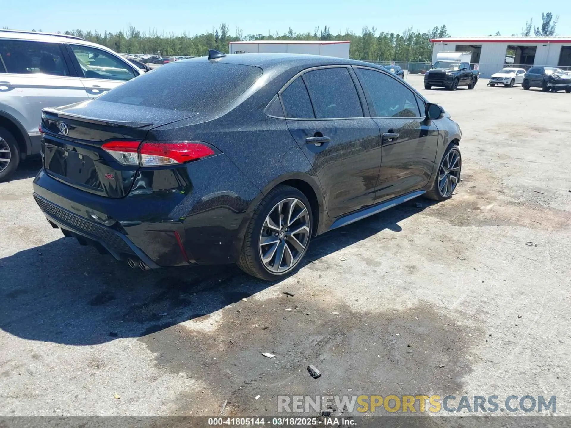 4 Photograph of a damaged car 5YFS4MCE1NP111102 TOYOTA COROLLA 2022