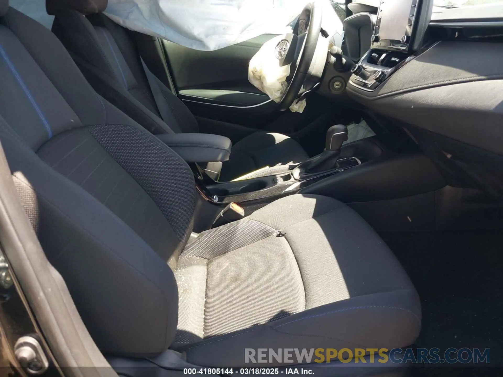 5 Photograph of a damaged car 5YFS4MCE1NP111102 TOYOTA COROLLA 2022