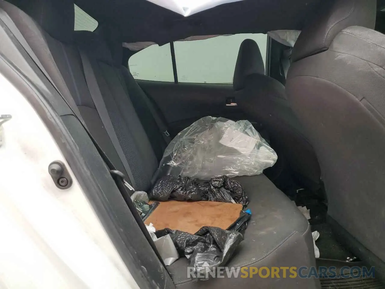 10 Photograph of a damaged car 5YFS4MCE1NP113240 TOYOTA COROLLA 2022