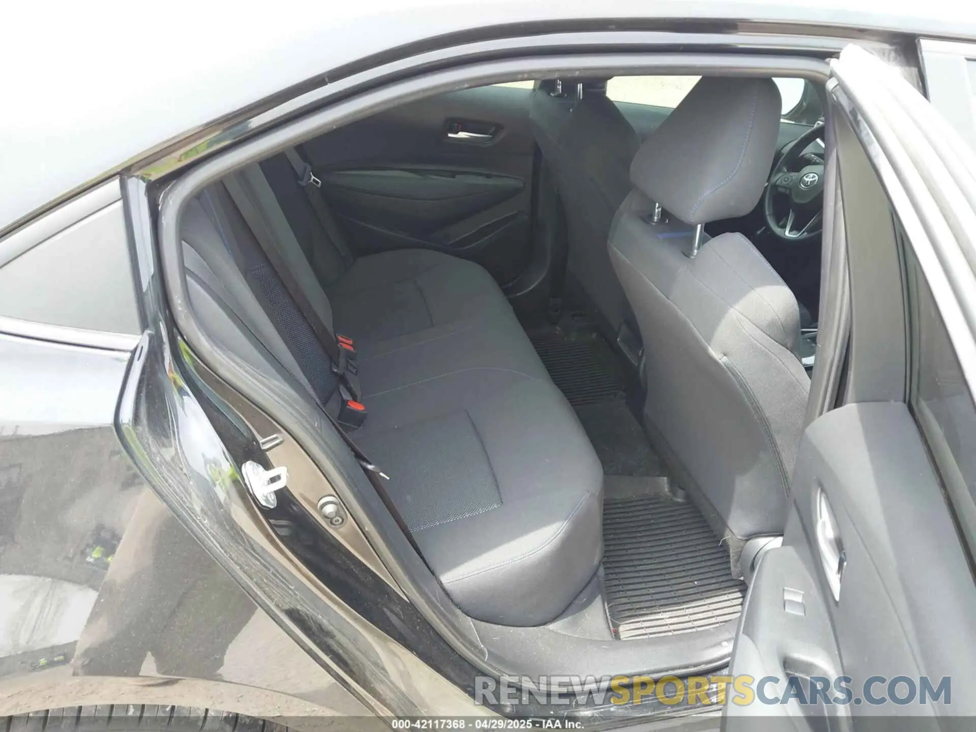 8 Photograph of a damaged car 5YFS4MCE1NP127316 TOYOTA COROLLA 2022
