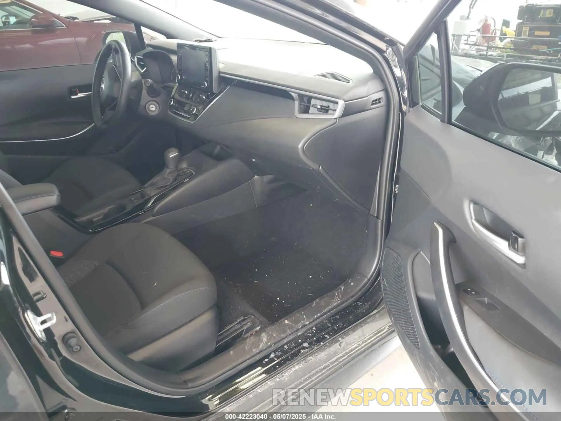 5 Photograph of a damaged car 5YFS4MCE2NP106717 TOYOTA COROLLA 2022