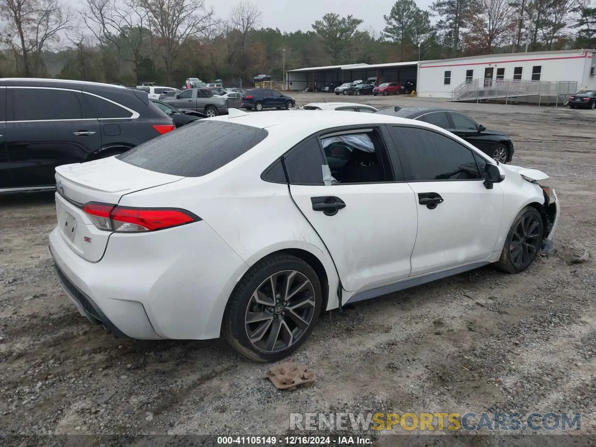 4 Photograph of a damaged car 5YFS4MCE3NP105382 TOYOTA COROLLA 2022