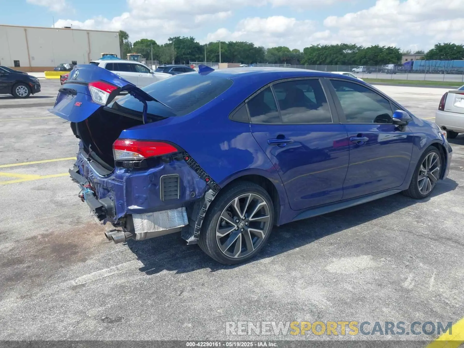 4 Photograph of a damaged car 5YFS4MCE4NP110834 TOYOTA COROLLA 2022