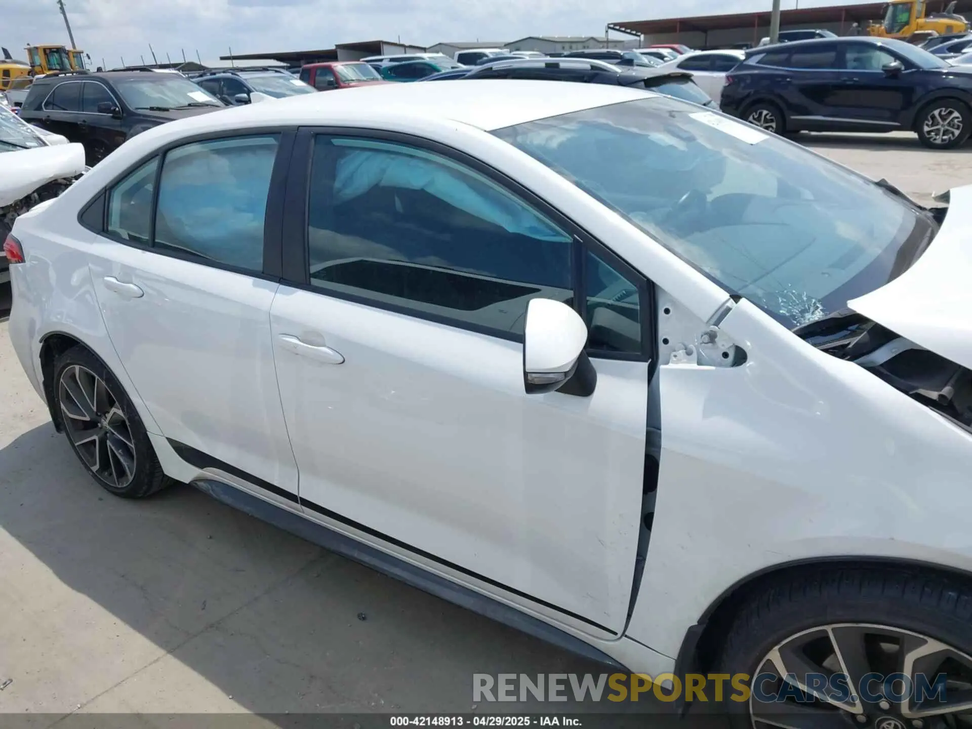 12 Photograph of a damaged car 5YFS4MCE4NP127603 TOYOTA COROLLA 2022