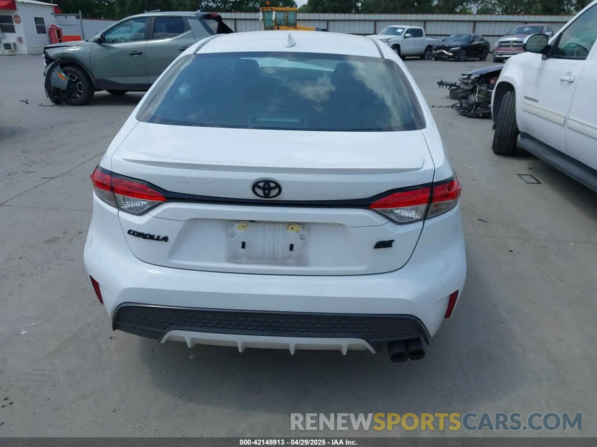 15 Photograph of a damaged car 5YFS4MCE4NP127603 TOYOTA COROLLA 2022