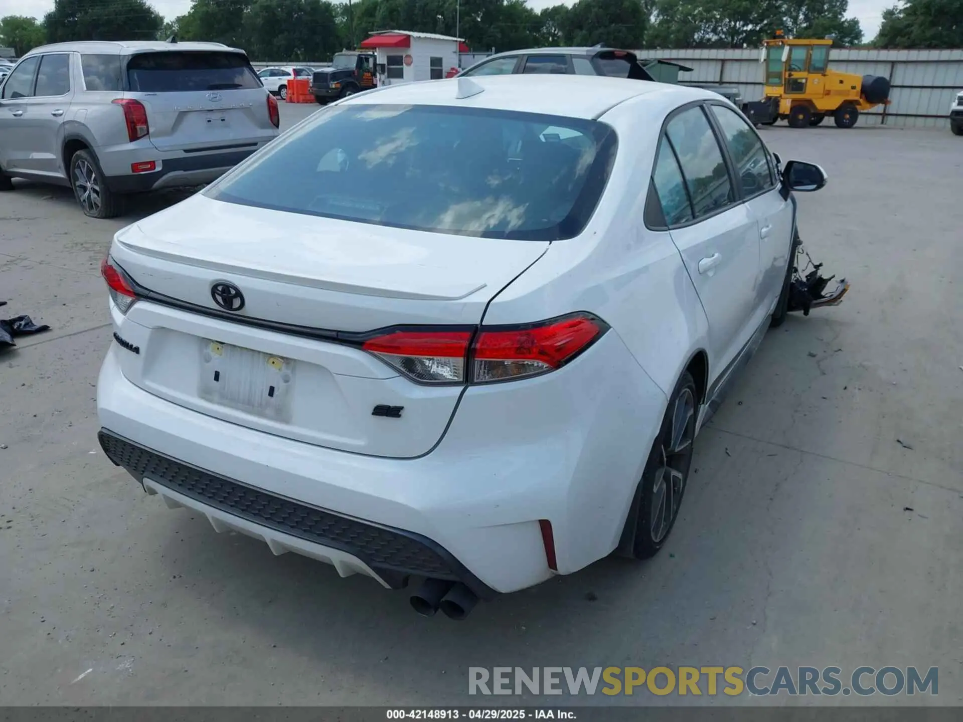 4 Photograph of a damaged car 5YFS4MCE4NP127603 TOYOTA COROLLA 2022
