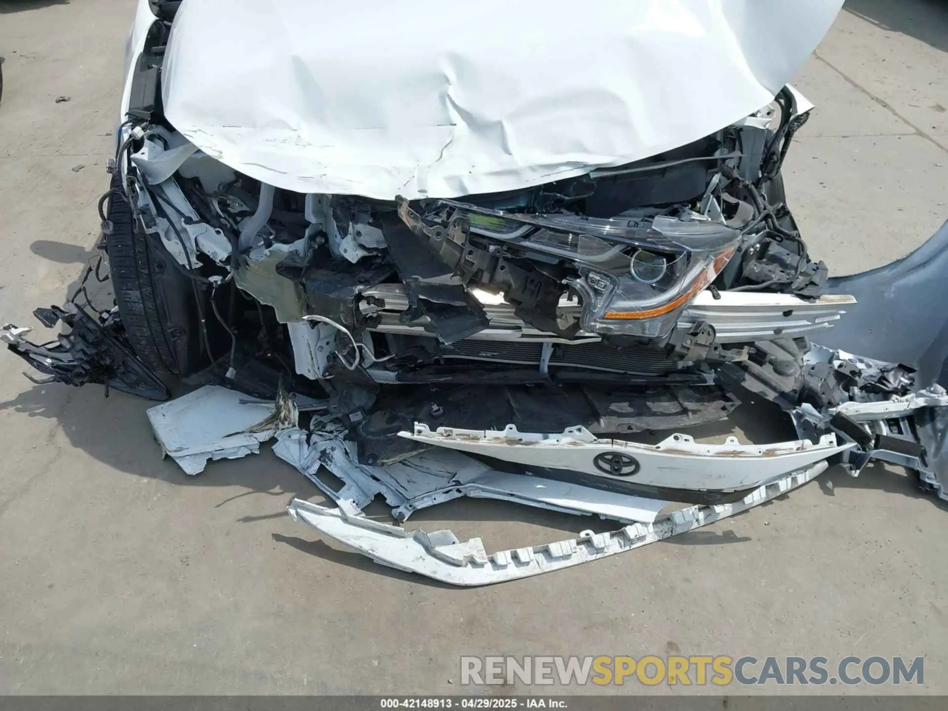 6 Photograph of a damaged car 5YFS4MCE4NP127603 TOYOTA COROLLA 2022