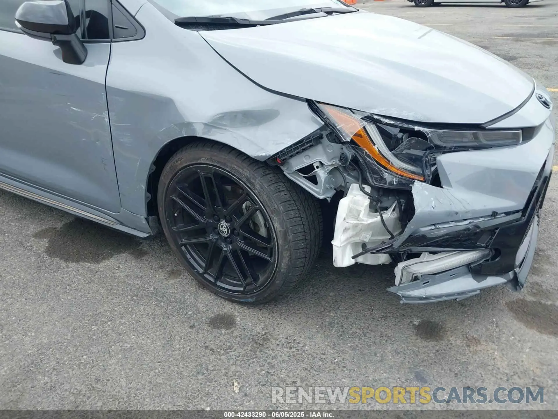 17 Photograph of a damaged car 5YFS4MCE4NP137483 TOYOTA COROLLA 2022