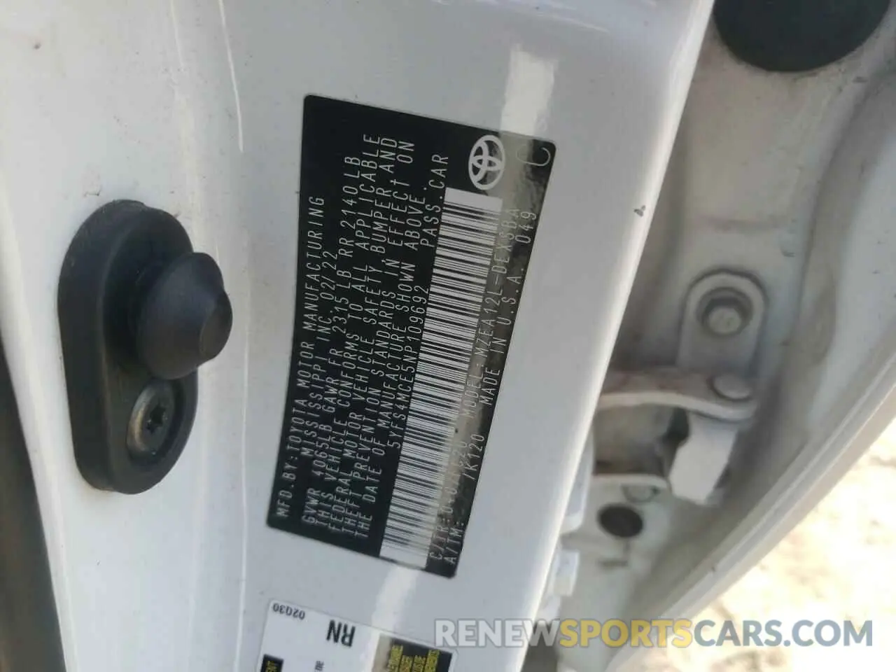 12 Photograph of a damaged car 5YFS4MCE5NP109692 TOYOTA COROLLA 2022