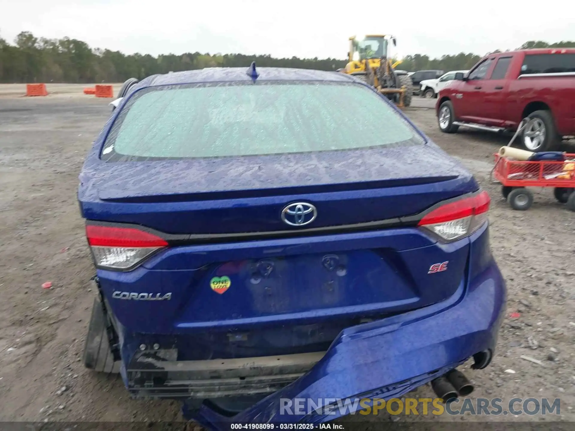 17 Photograph of a damaged car 5YFS4MCE5NP115802 TOYOTA COROLLA 2022