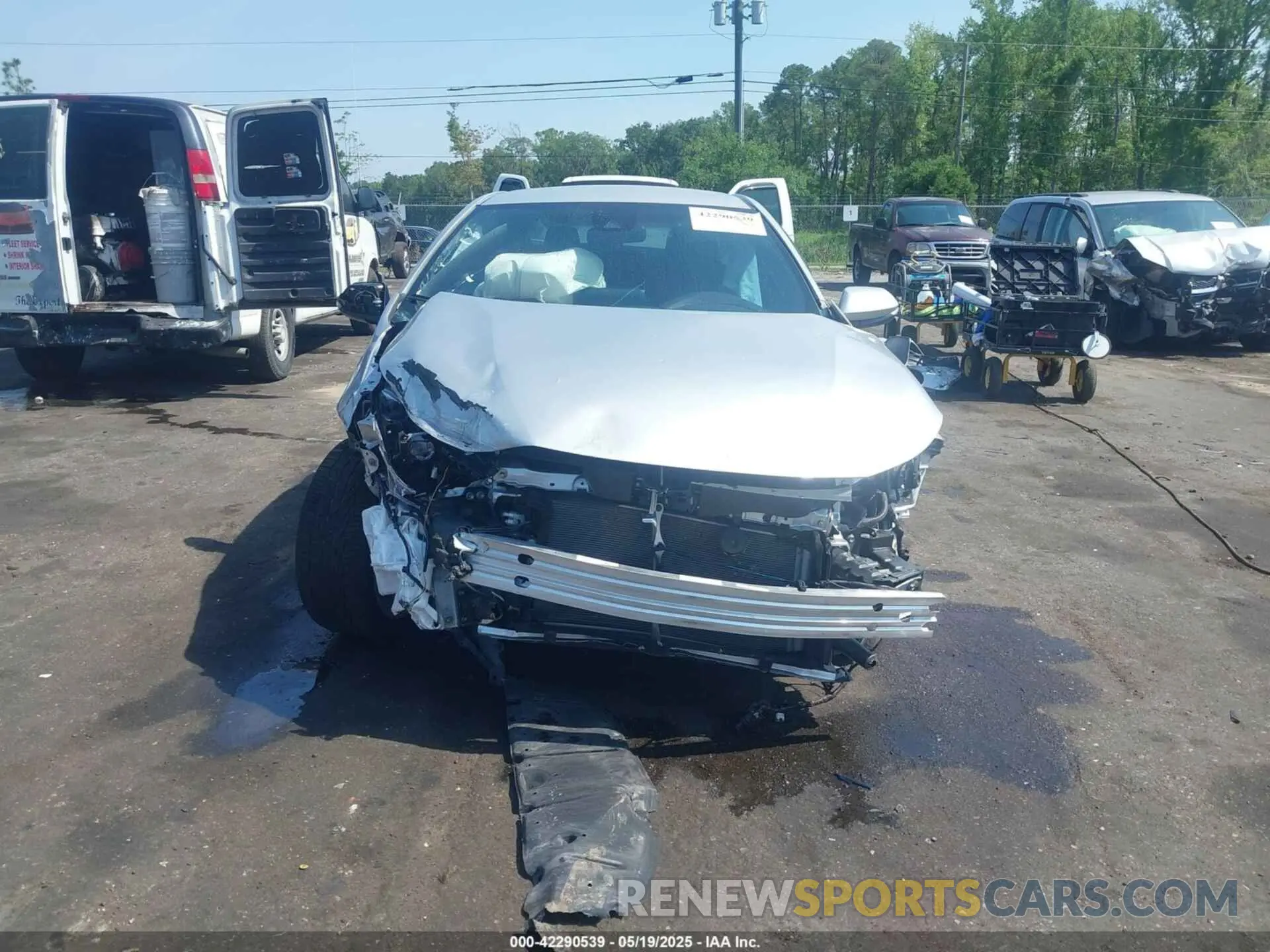 12 Photograph of a damaged car 5YFS4MCE6NP106591 TOYOTA COROLLA 2022