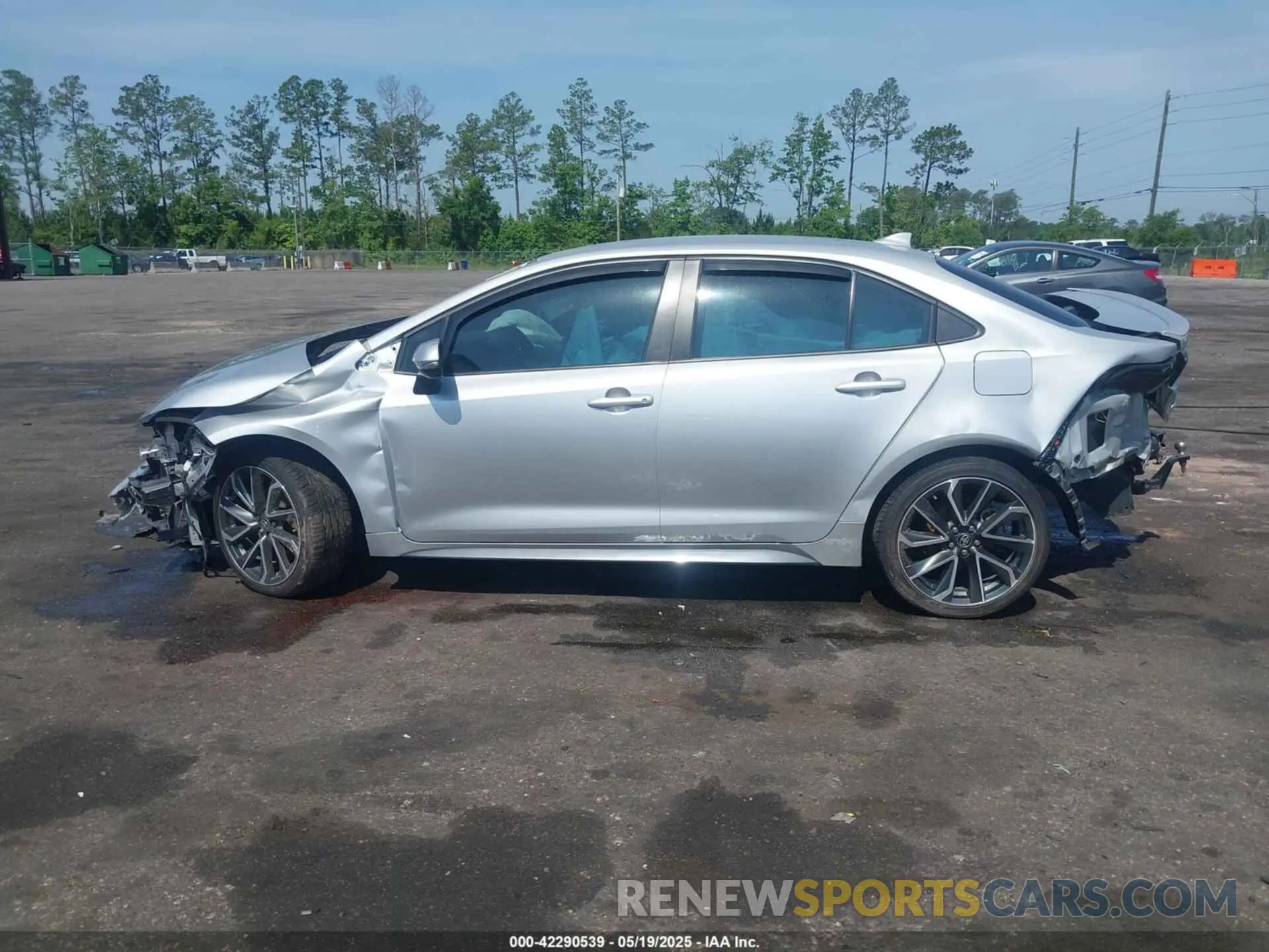 14 Photograph of a damaged car 5YFS4MCE6NP106591 TOYOTA COROLLA 2022
