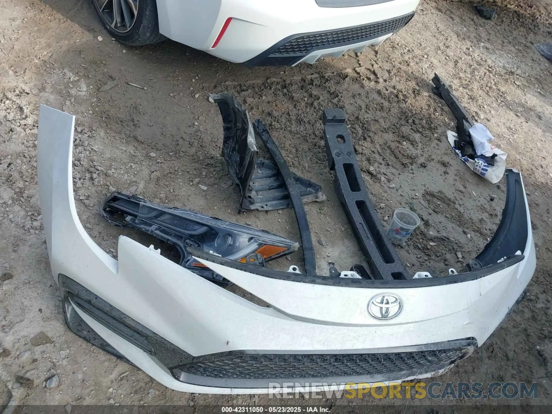 12 Photograph of a damaged car 5YFS4MCE6NP108714 TOYOTA COROLLA 2022