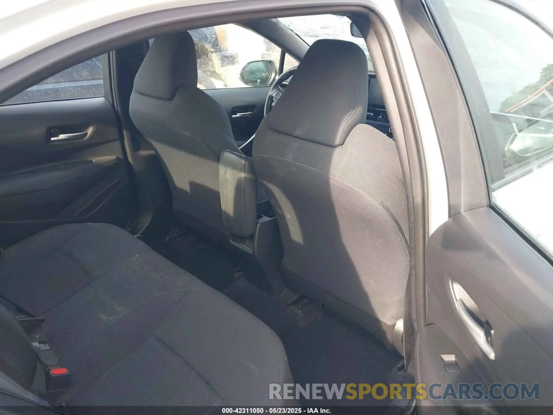 8 Photograph of a damaged car 5YFS4MCE6NP108714 TOYOTA COROLLA 2022