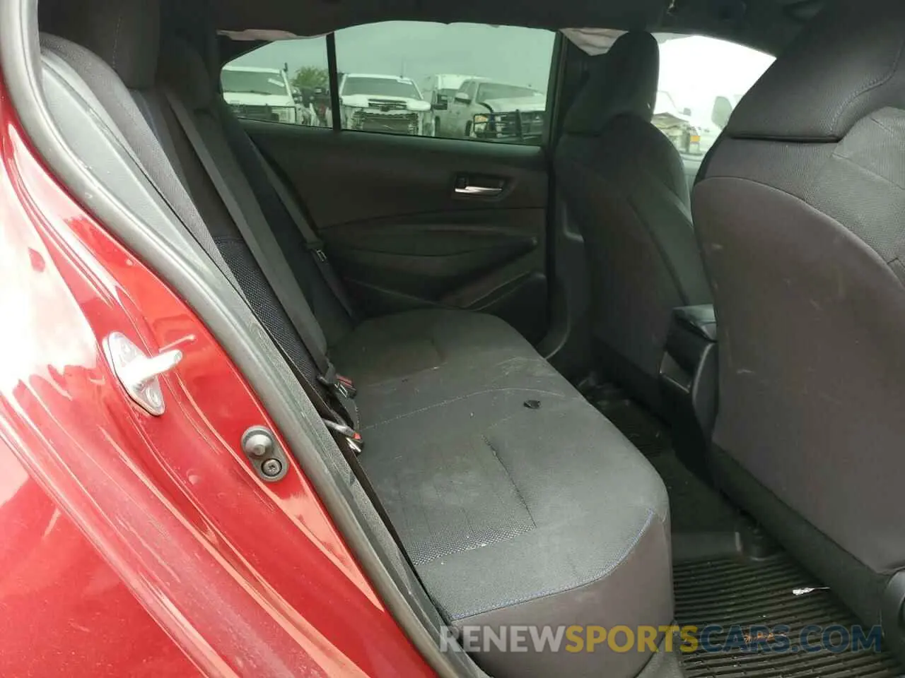 10 Photograph of a damaged car 5YFS4MCE6NP117557 TOYOTA COROLLA 2022