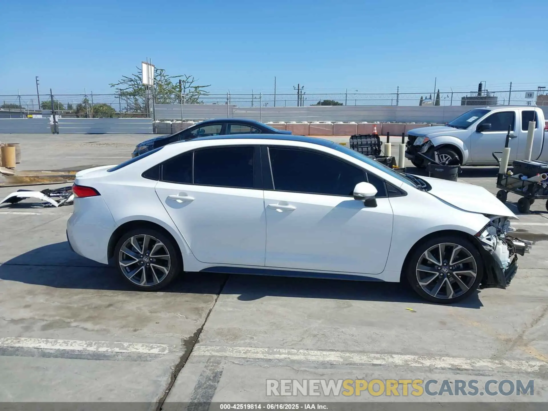 14 Photograph of a damaged car 5YFS4MCE6NP118188 TOYOTA COROLLA 2022