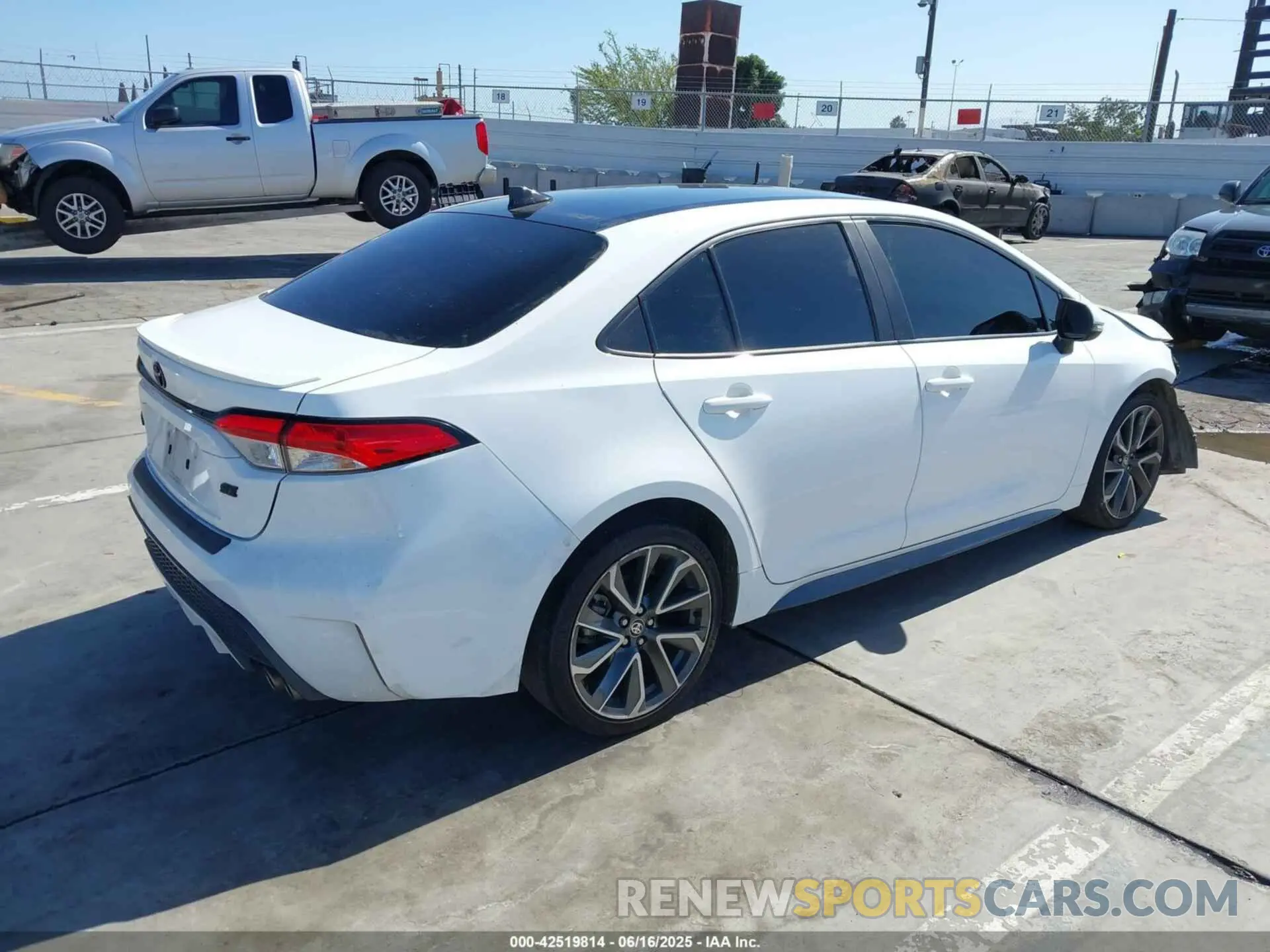 4 Photograph of a damaged car 5YFS4MCE6NP118188 TOYOTA COROLLA 2022