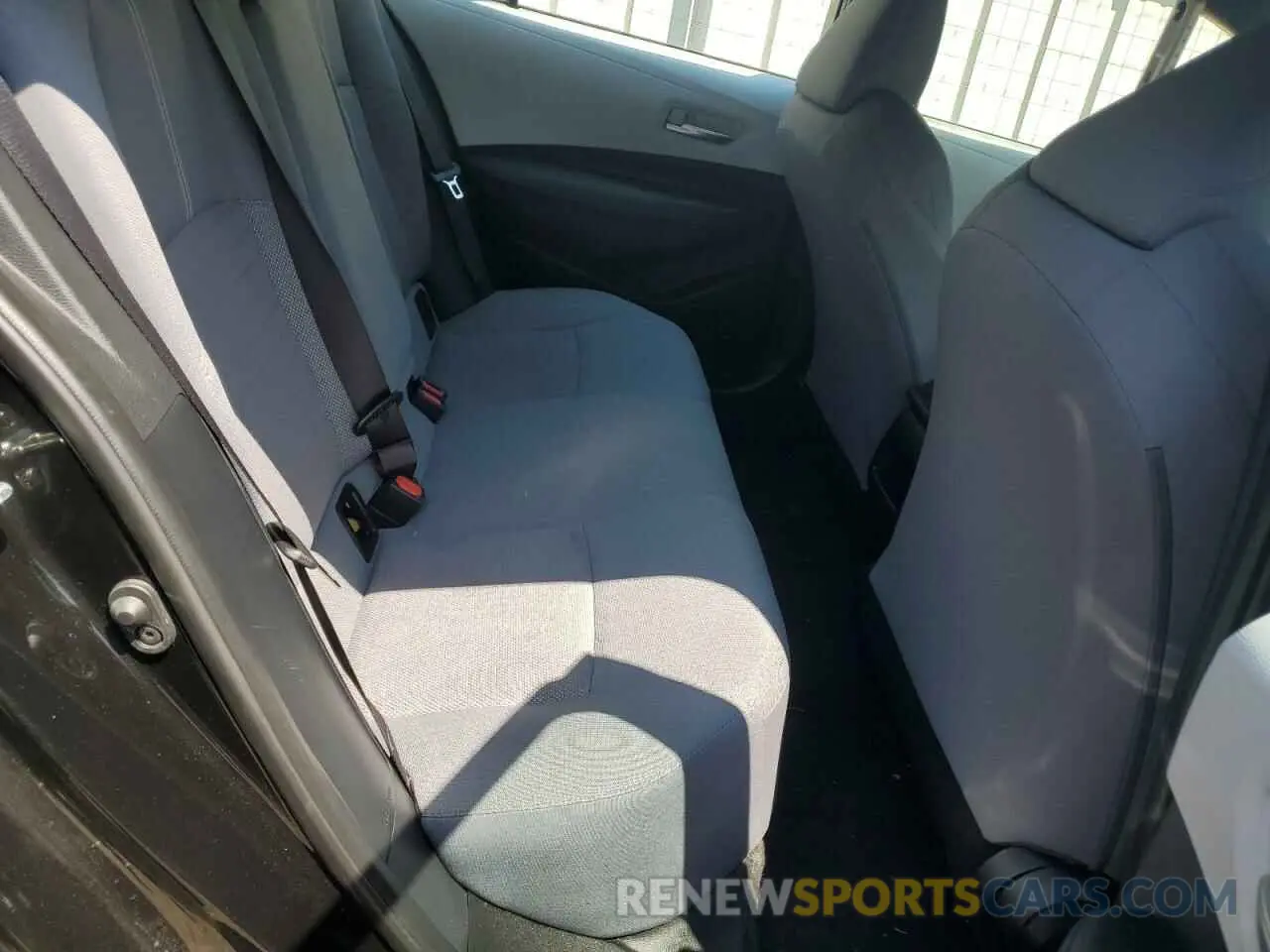 10 Photograph of a damaged car 5YFS4MCE6NP118756 TOYOTA COROLLA 2022