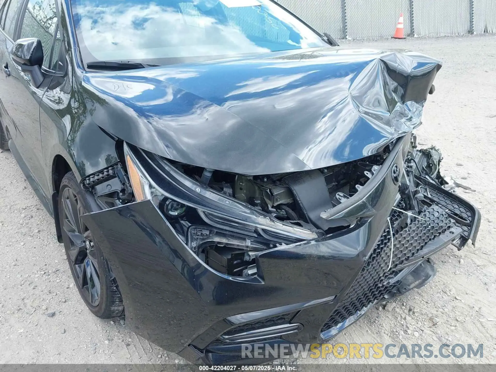 17 Photograph of a damaged car 5YFS4MCE6NP127683 TOYOTA COROLLA 2022