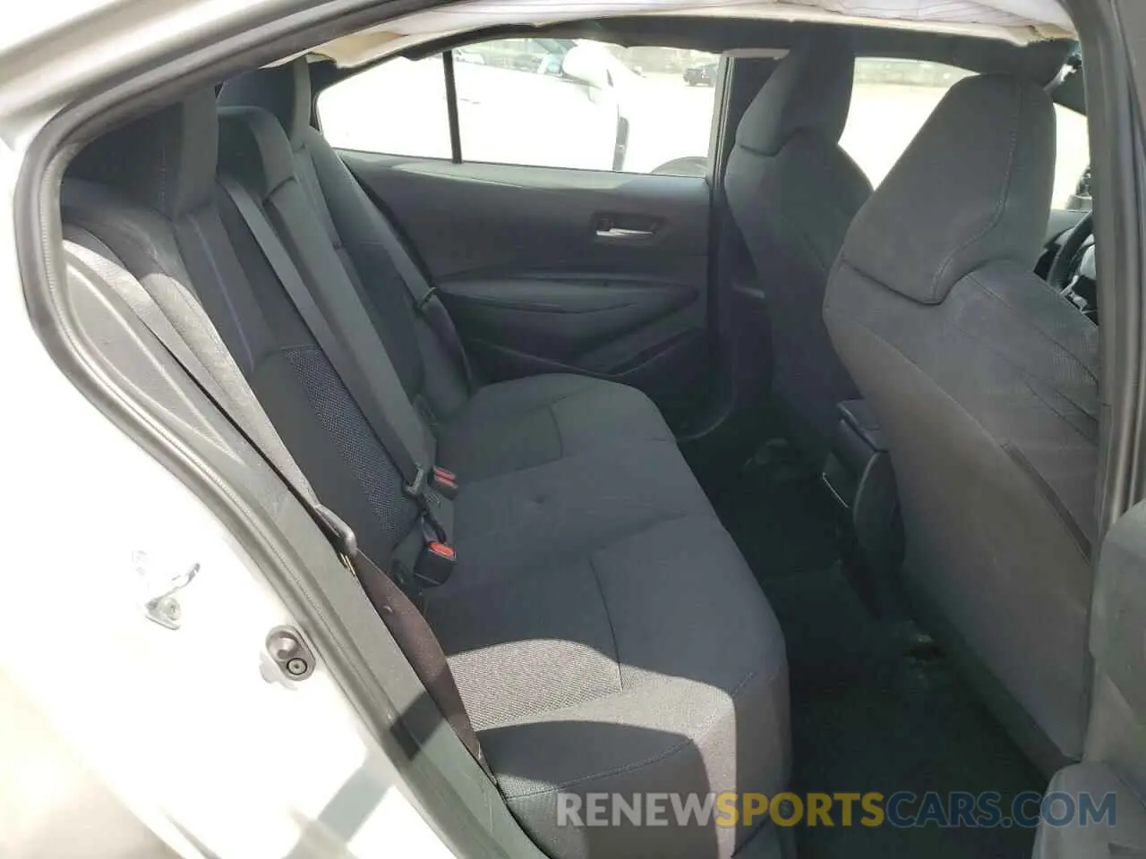10 Photograph of a damaged car 5YFS4MCE6NP129188 TOYOTA COROLLA 2022