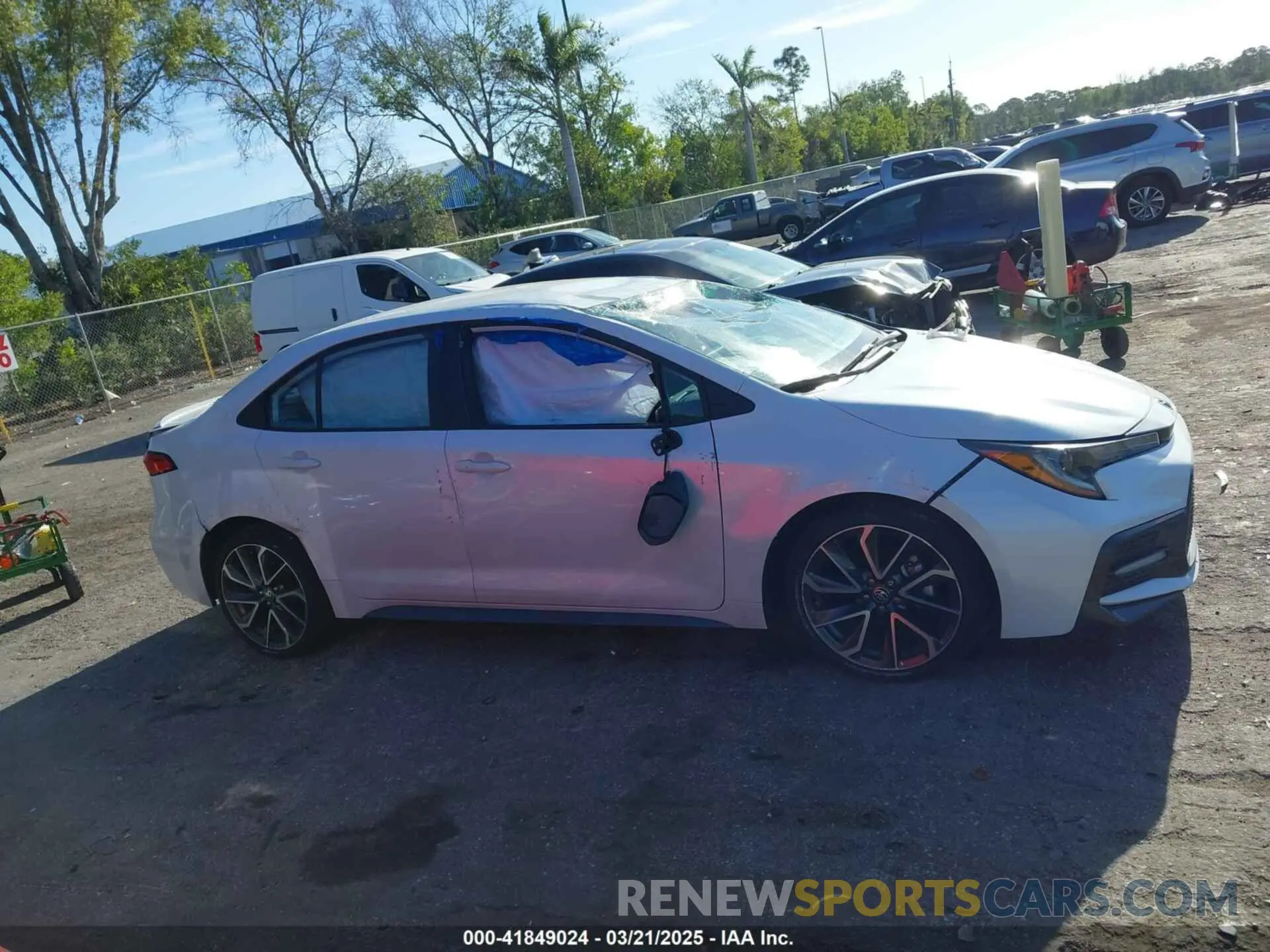 14 Photograph of a damaged car 5YFS4MCE6NP133516 TOYOTA COROLLA 2022