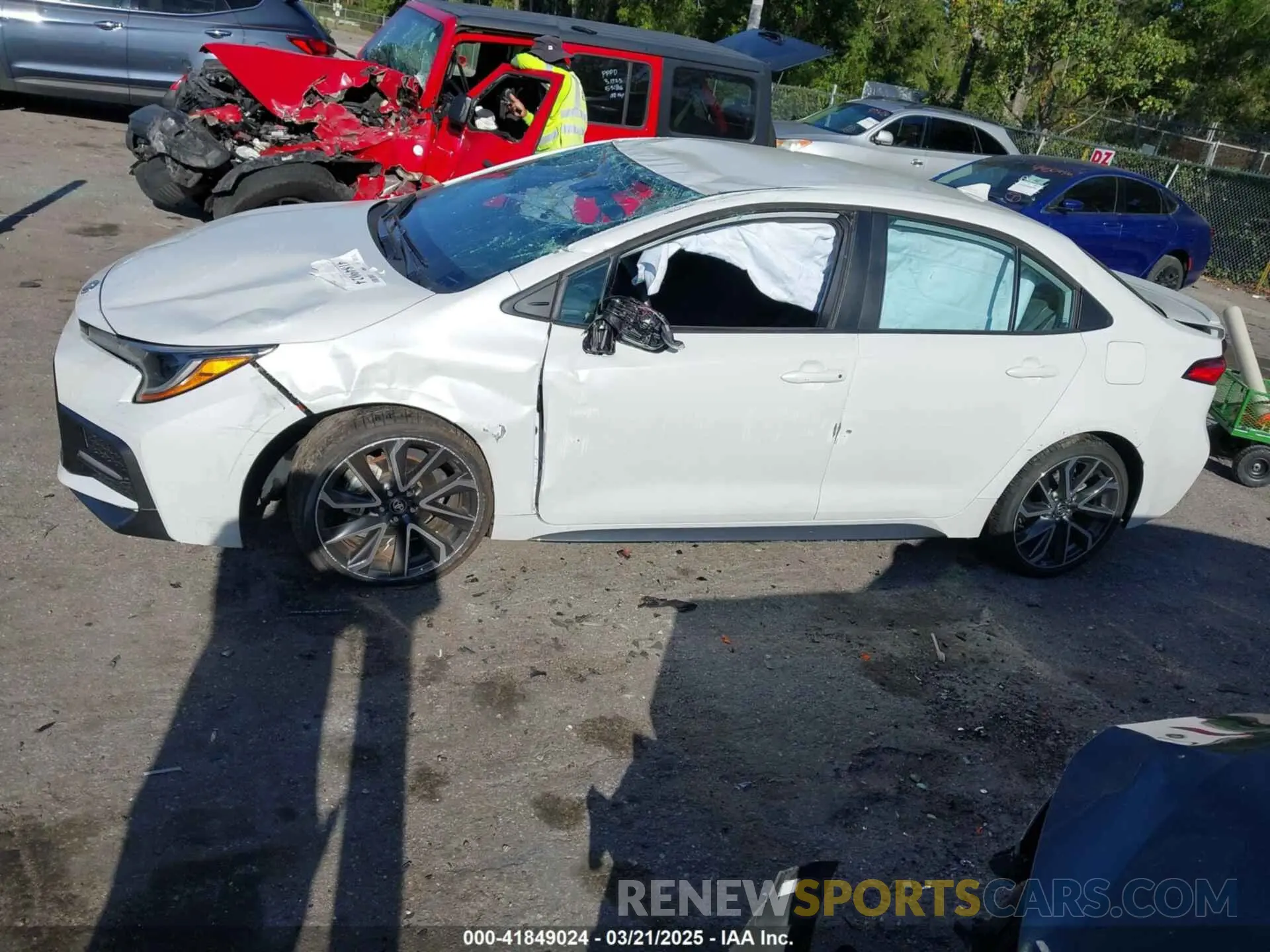 15 Photograph of a damaged car 5YFS4MCE6NP133516 TOYOTA COROLLA 2022