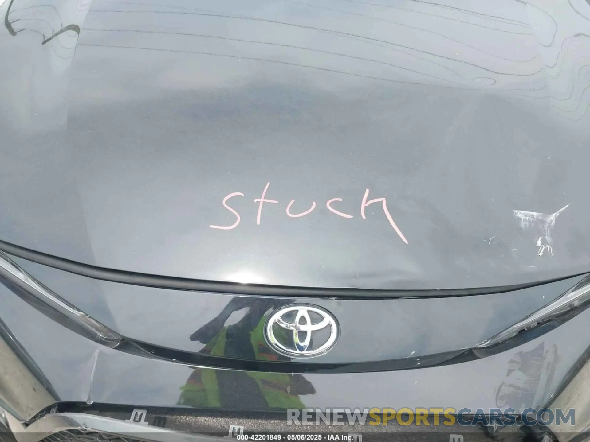 10 Photograph of a damaged car 5YFS4MCE7NP100038 TOYOTA COROLLA 2022