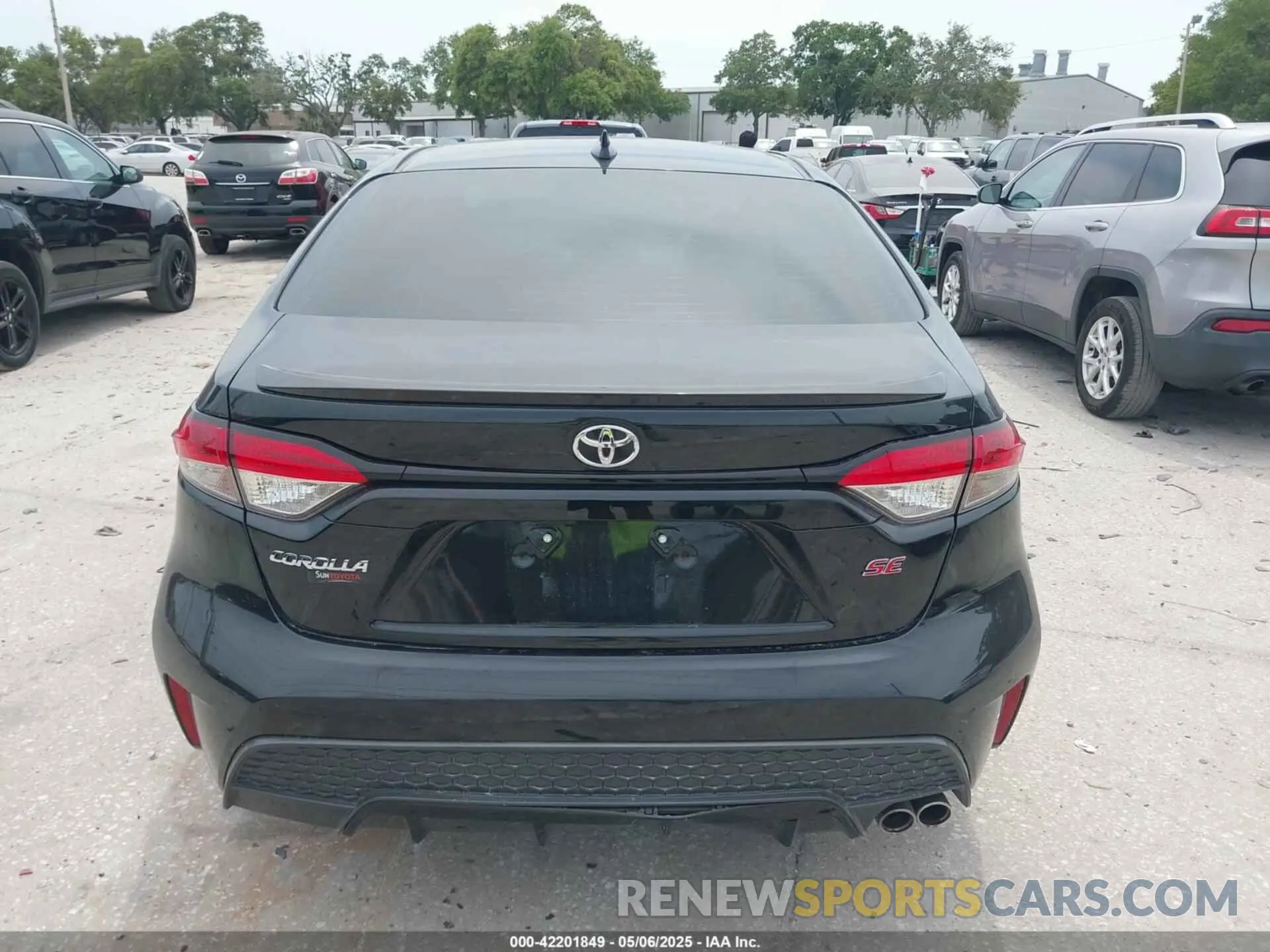 16 Photograph of a damaged car 5YFS4MCE7NP100038 TOYOTA COROLLA 2022