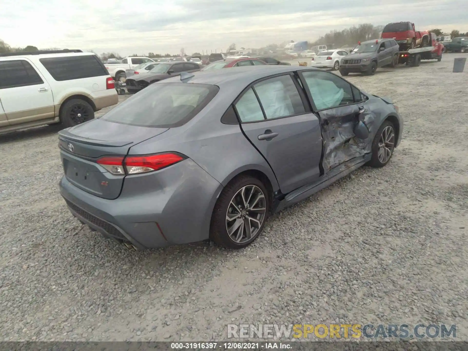 4 Photograph of a damaged car 5YFS4MCE7NP100587 TOYOTA COROLLA 2022