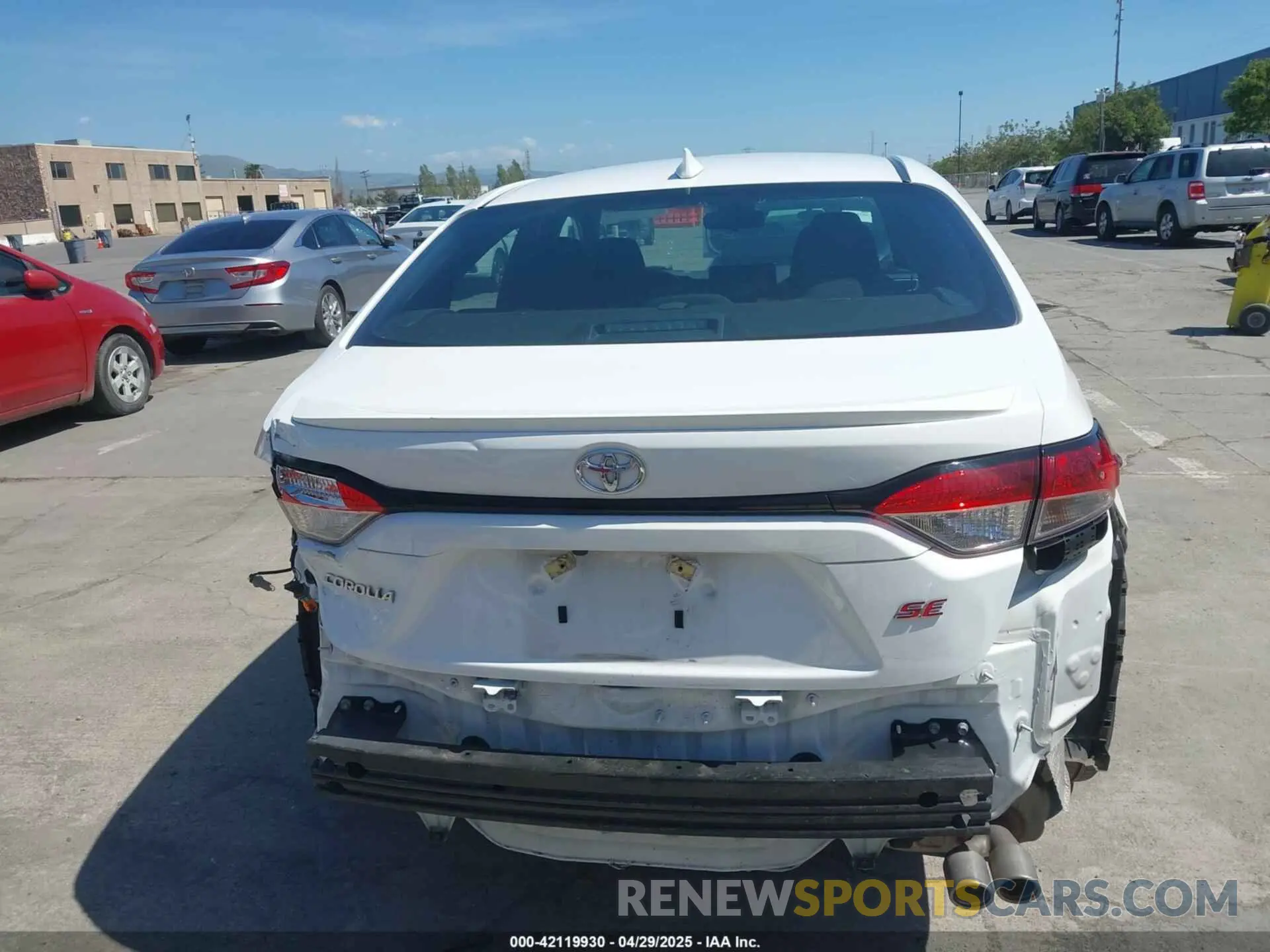 17 Photograph of a damaged car 5YFS4MCE7NP114800 TOYOTA COROLLA 2022