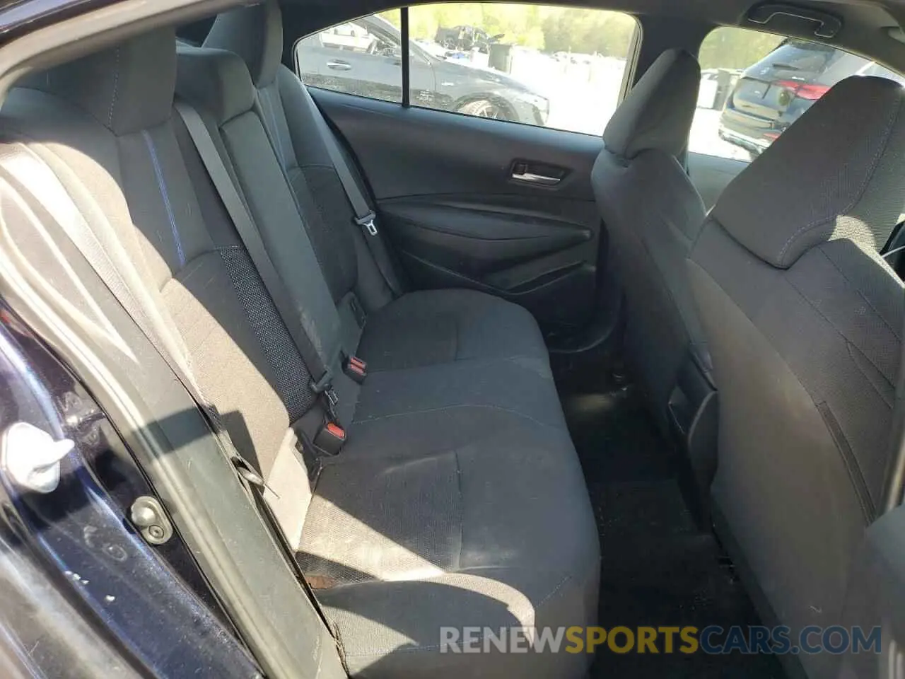 10 Photograph of a damaged car 5YFS4MCE7NP118815 TOYOTA COROLLA 2022
