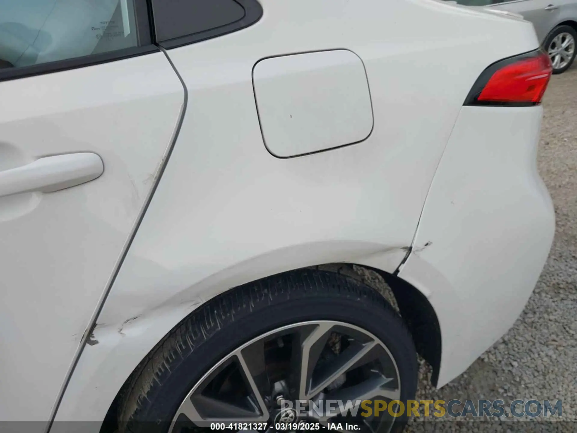 19 Photograph of a damaged car 5YFS4MCE8NP109413 TOYOTA COROLLA 2022