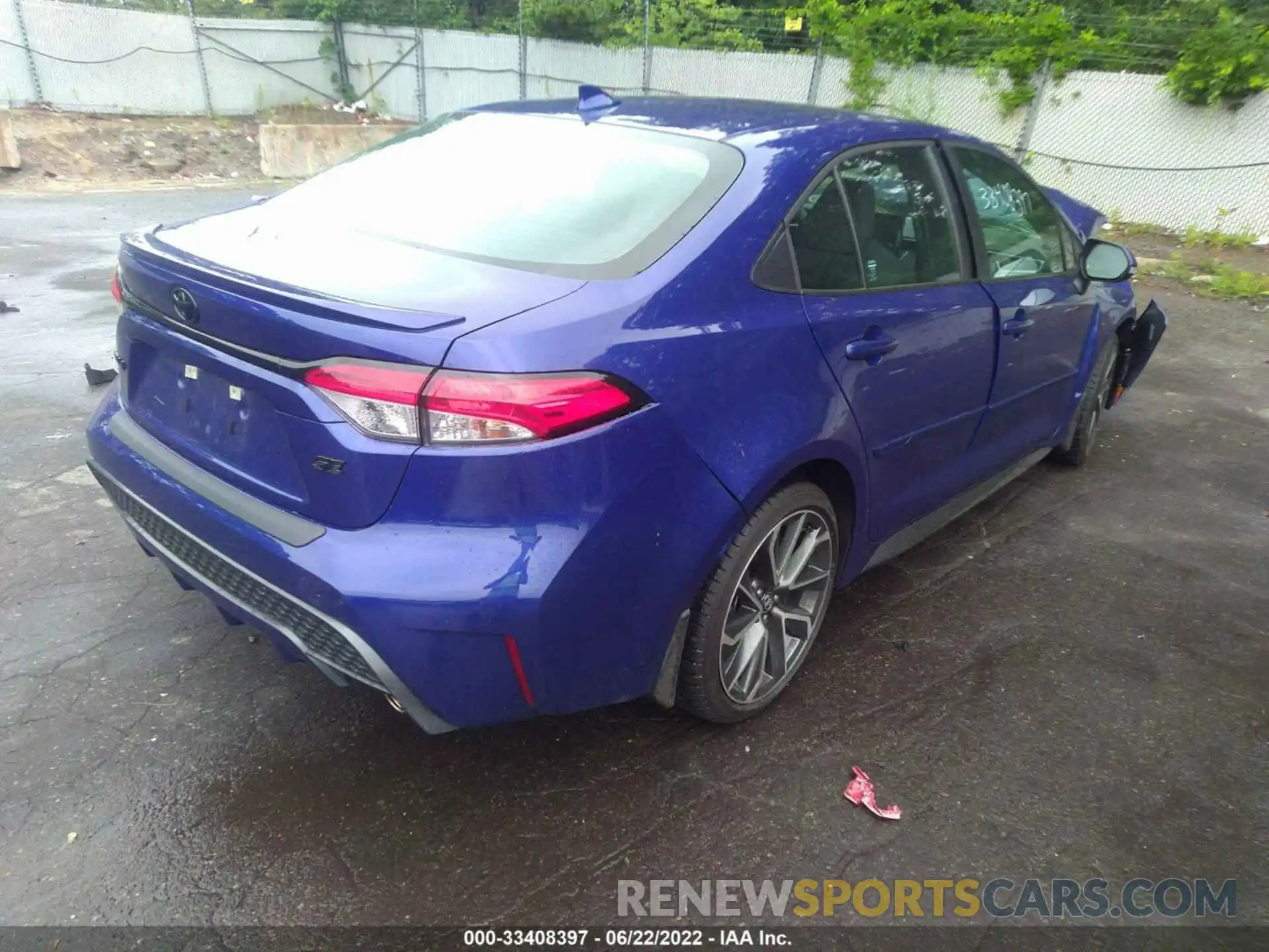 4 Photograph of a damaged car 5YFS4MCE8NP114076 TOYOTA COROLLA 2022