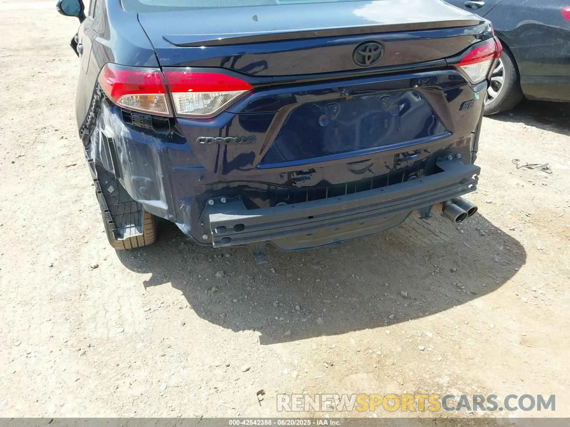 18 Photograph of a damaged car 5YFS4MCE8NP116913 TOYOTA COROLLA 2022