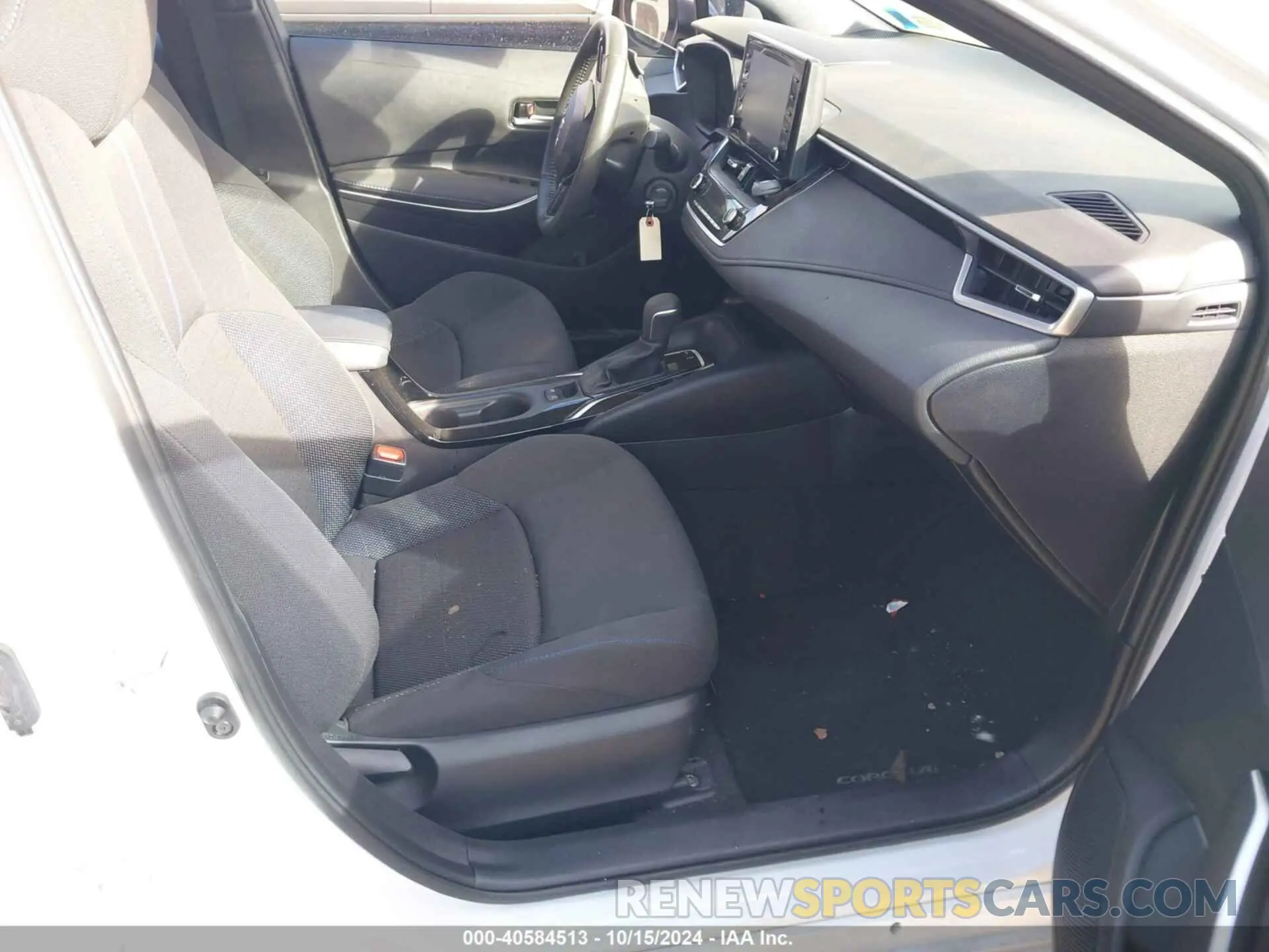 5 Photograph of a damaged car 5YFS4MCE8NP118905 TOYOTA COROLLA 2022