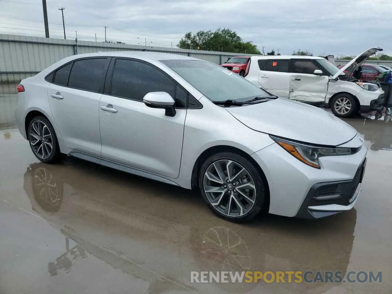 4 Photograph of a damaged car 5YFS4MCE8NP129225 TOYOTA COROLLA 2022