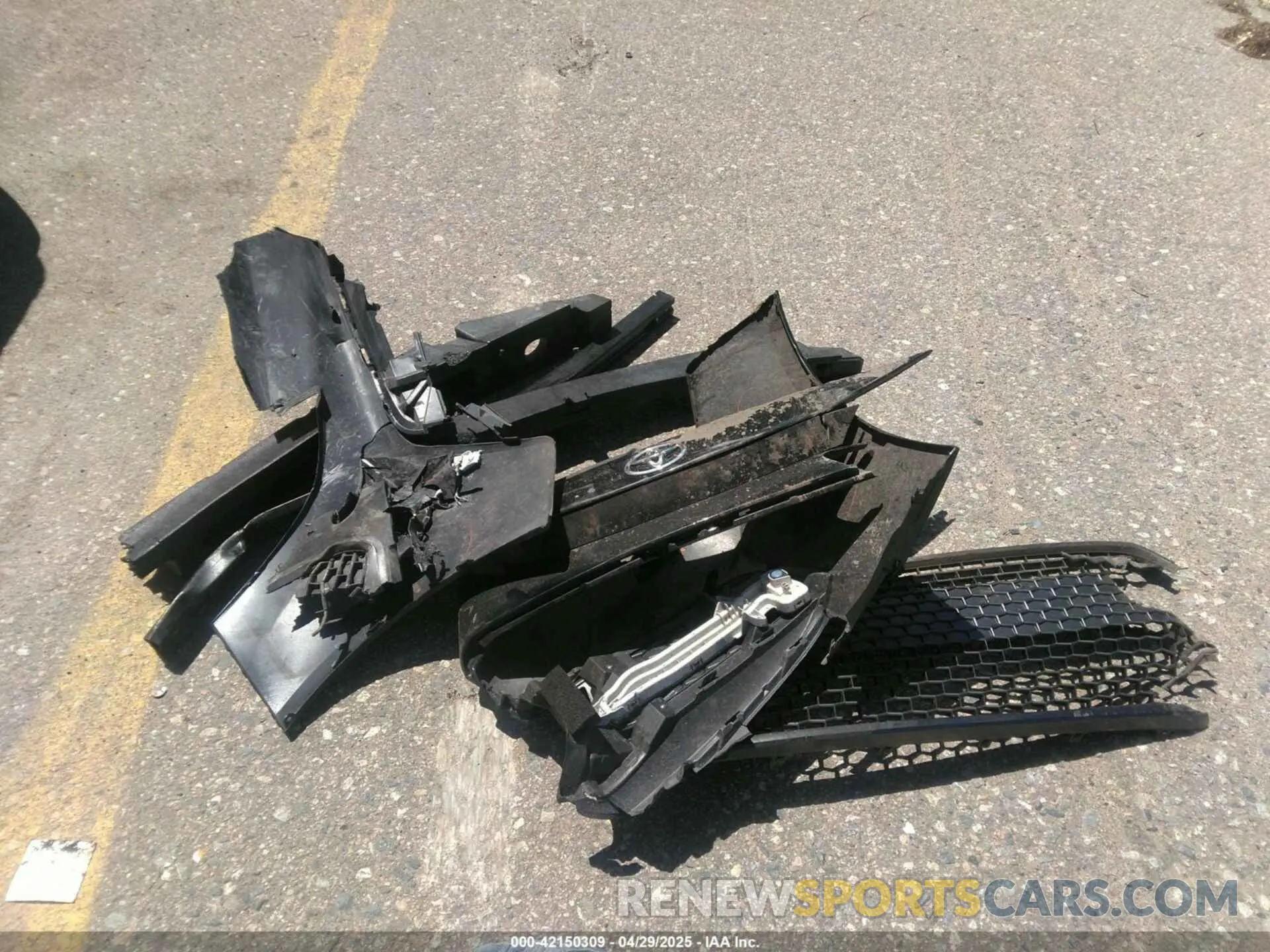12 Photograph of a damaged car 5YFS4MCE9NP108397 TOYOTA COROLLA 2022
