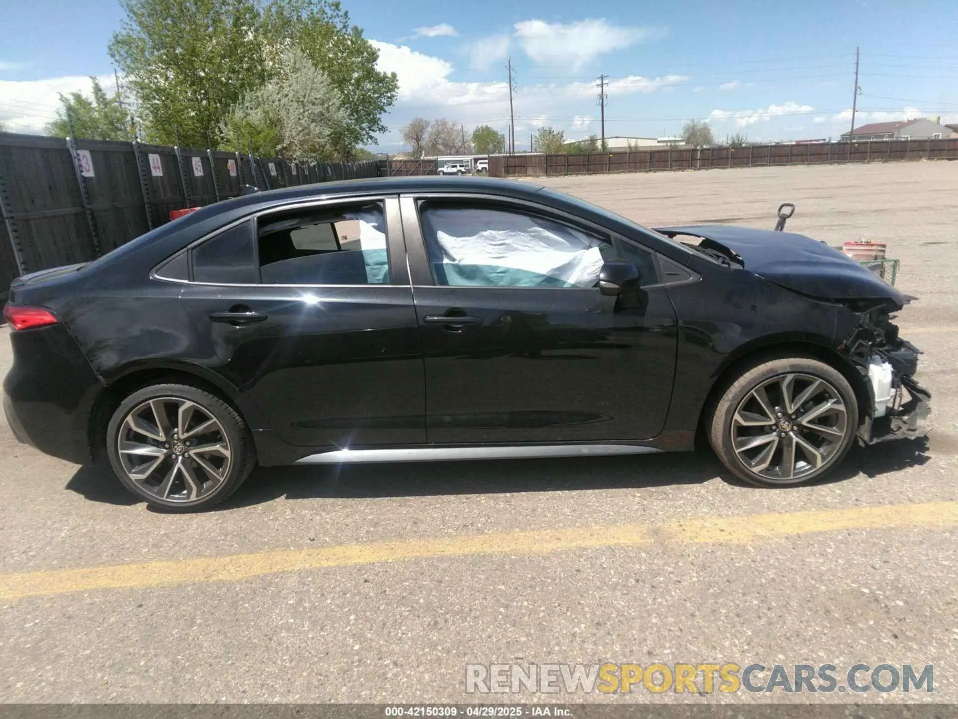 14 Photograph of a damaged car 5YFS4MCE9NP108397 TOYOTA COROLLA 2022