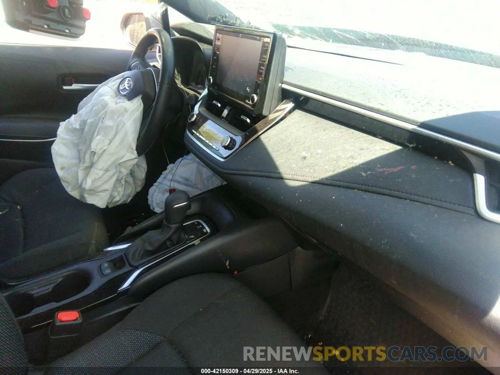 5 Photograph of a damaged car 5YFS4MCE9NP108397 TOYOTA COROLLA 2022