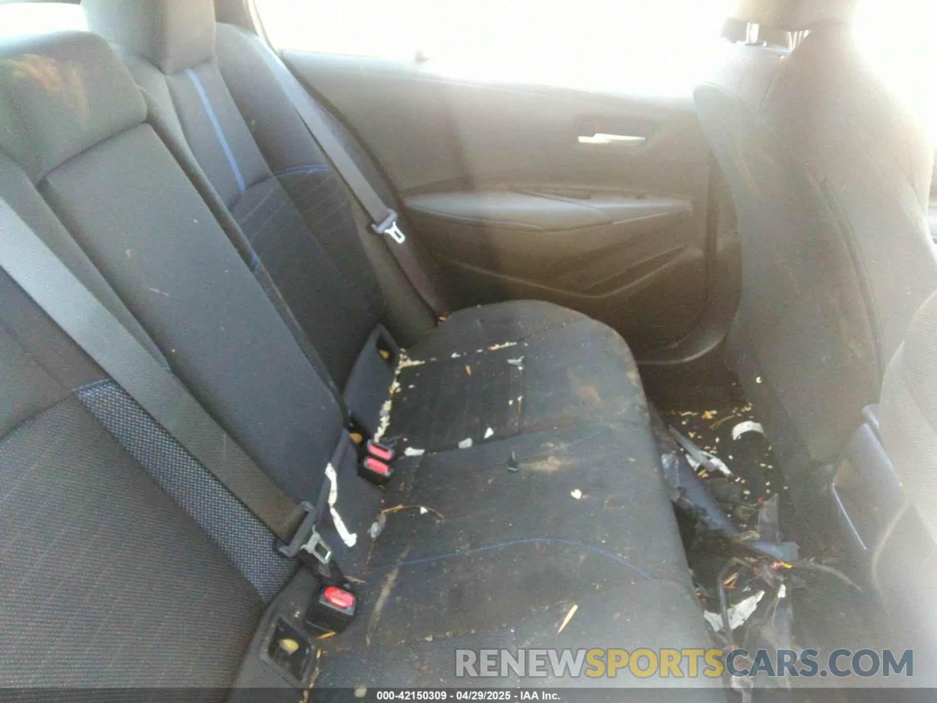 8 Photograph of a damaged car 5YFS4MCE9NP108397 TOYOTA COROLLA 2022