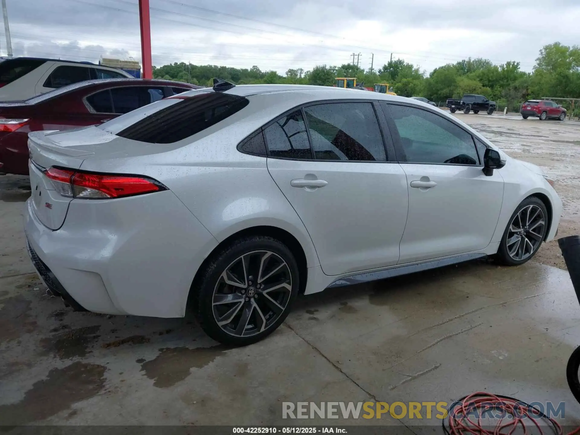 13 Photograph of a damaged car 5YFS4MCE9NP115592 TOYOTA COROLLA 2022