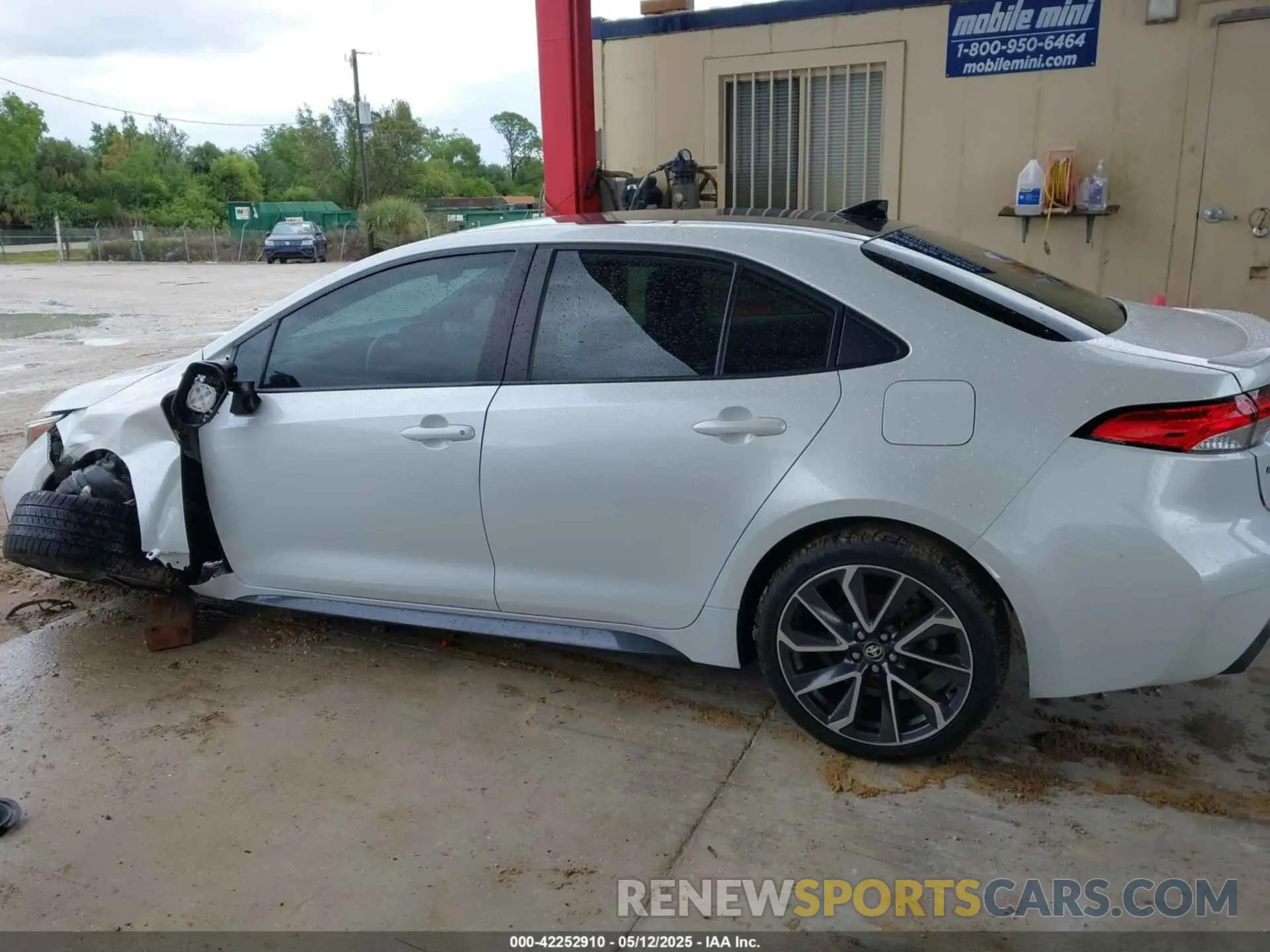 14 Photograph of a damaged car 5YFS4MCE9NP115592 TOYOTA COROLLA 2022