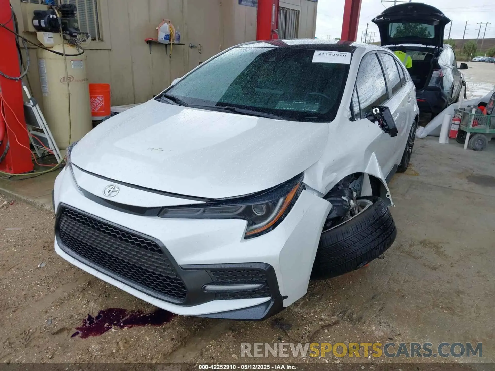 2 Photograph of a damaged car 5YFS4MCE9NP115592 TOYOTA COROLLA 2022