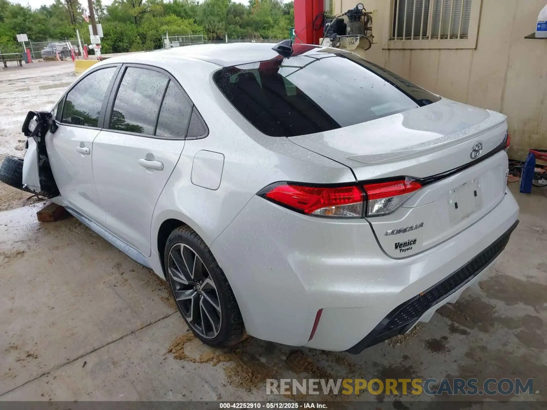 3 Photograph of a damaged car 5YFS4MCE9NP115592 TOYOTA COROLLA 2022
