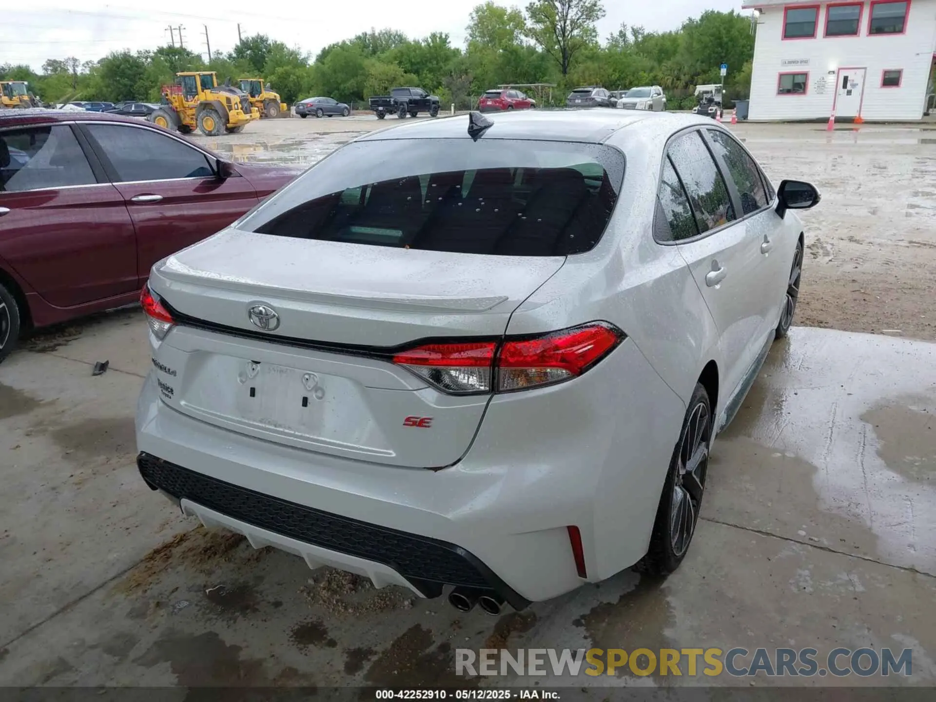 4 Photograph of a damaged car 5YFS4MCE9NP115592 TOYOTA COROLLA 2022