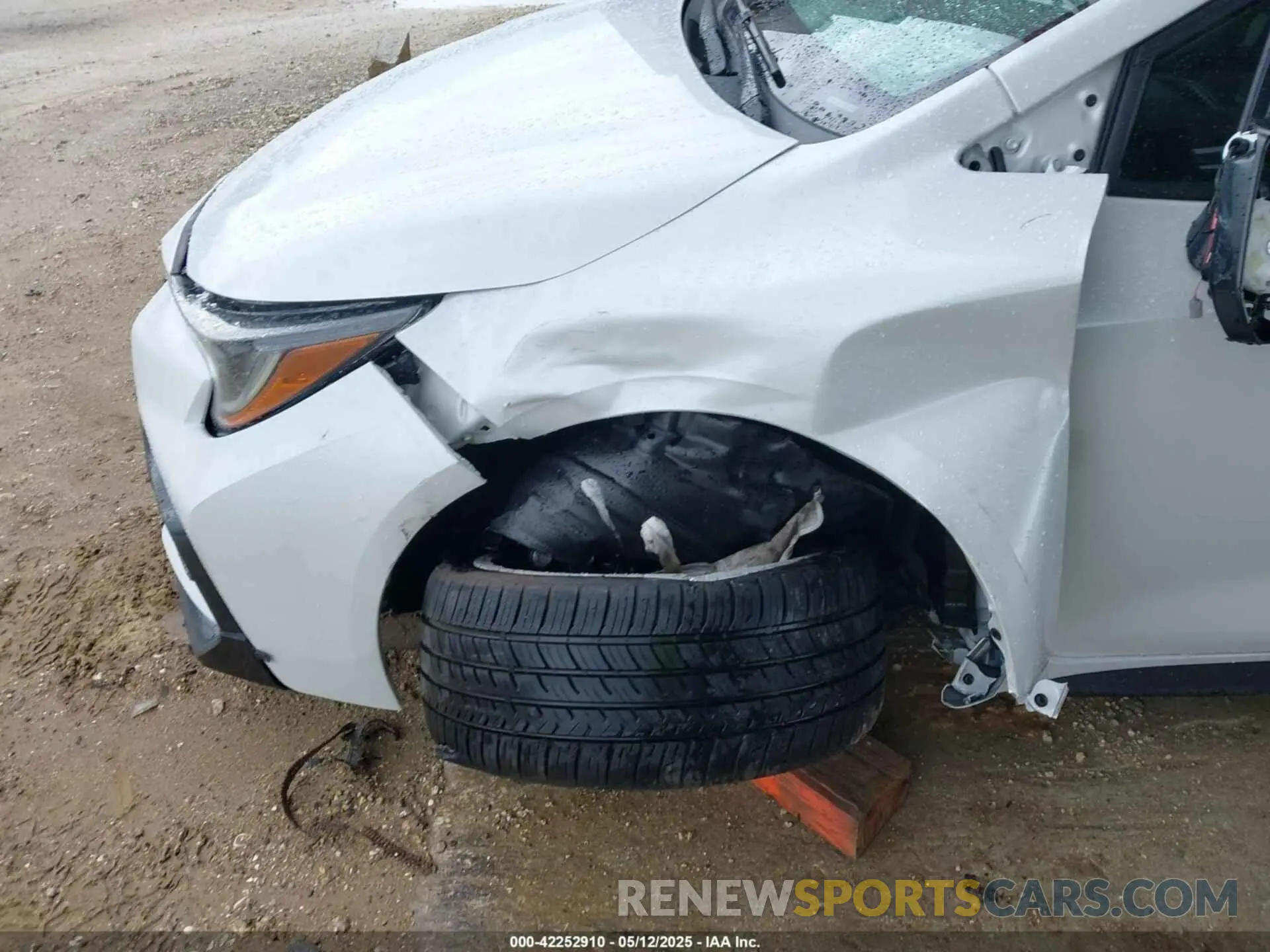 6 Photograph of a damaged car 5YFS4MCE9NP115592 TOYOTA COROLLA 2022
