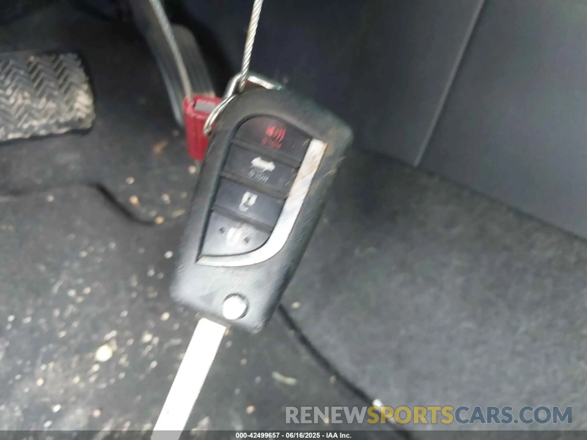 11 Photograph of a damaged car 5YFS4MCE9NP117701 TOYOTA COROLLA 2022
