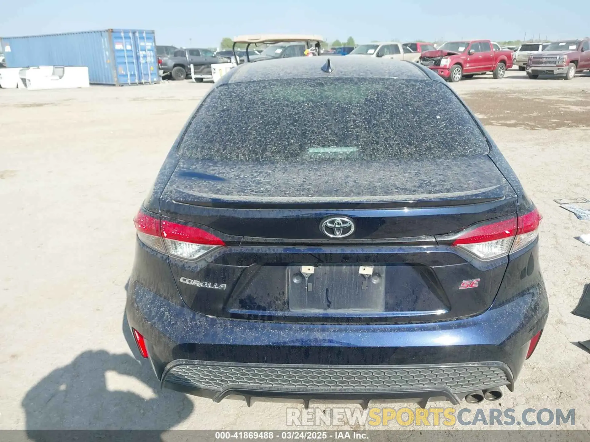 17 Photograph of a damaged car 5YFS4MCE9NP131646 TOYOTA COROLLA 2022