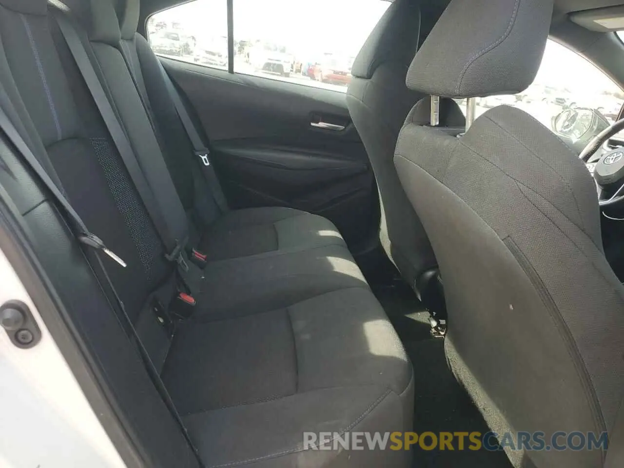 10 Photograph of a damaged car 5YFS4MCEXNP103984 TOYOTA COROLLA 2022